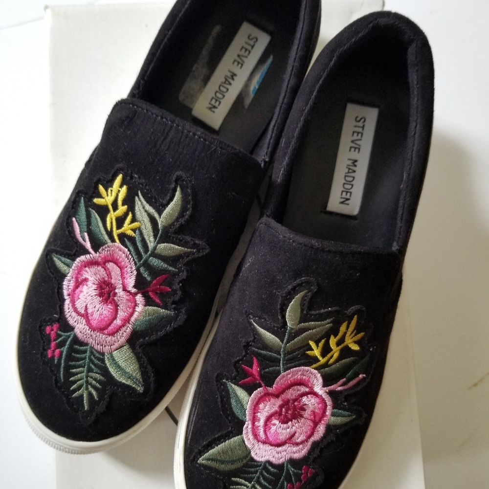 Steve Madden Garcie Black Floral Embroidered Slip Ons 7.5 w Box
